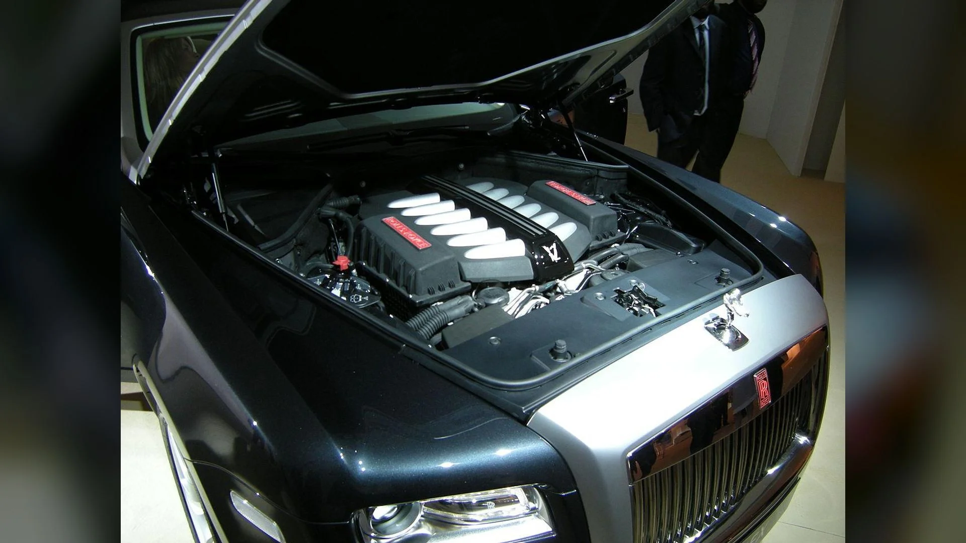 Rolls Royce / BMW N74 V12 Engine Sound