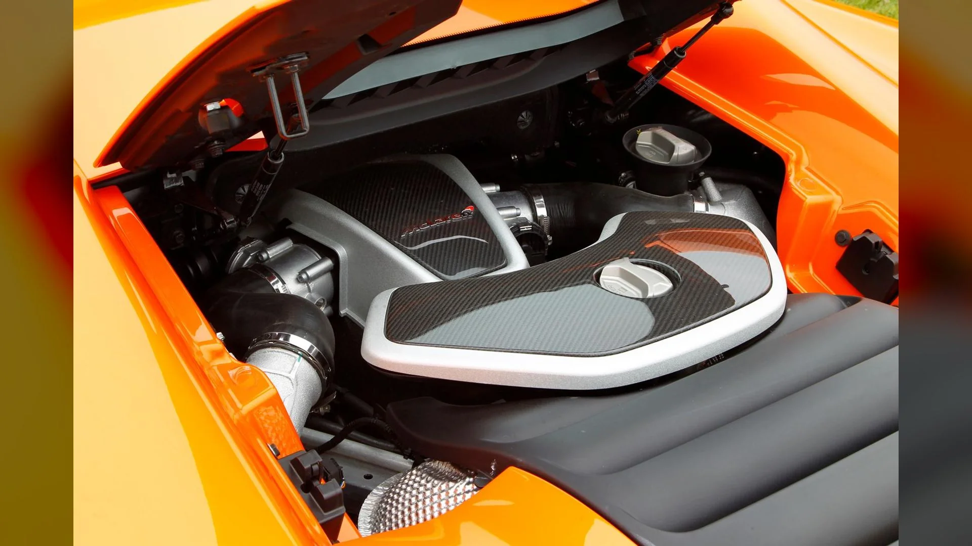 Bấm để xem toàn màn hình McLaren 650S M838T V8 Engine Sound