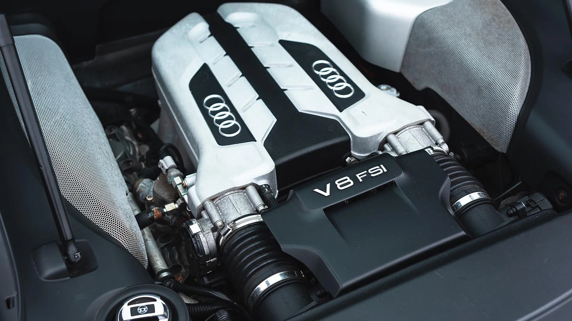 Bấm để xem toàn màn hình Audi R8 RS 4.2 FSI 32v V8 Engine Sound
