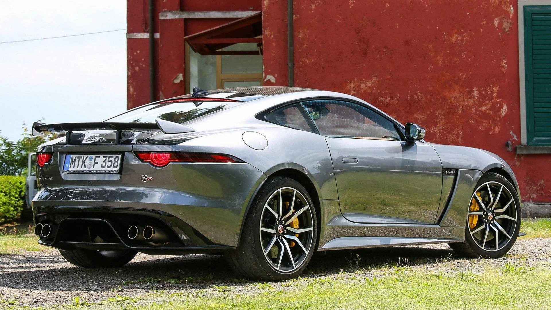 Bấm để xem toàn màn hình F-Type Supercharged V8 Sound