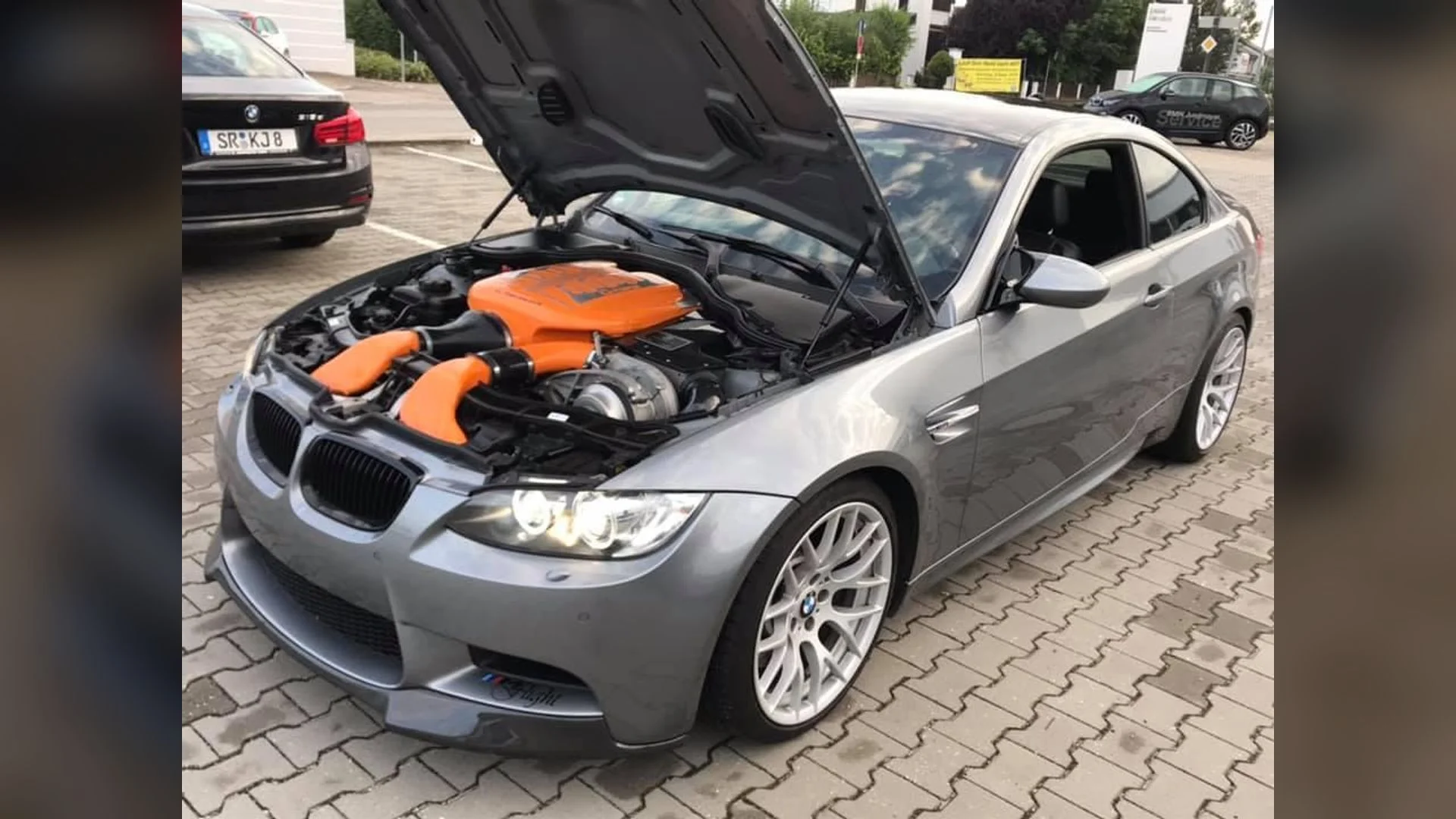 Bấm để xem toàn màn hình BMW M3 E92 V8 - S65 Engine Sound