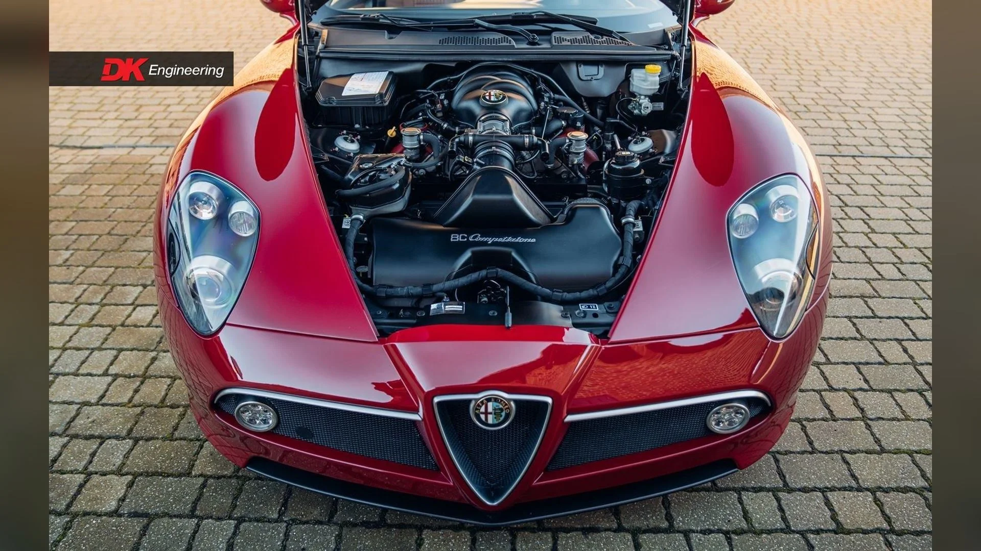 Bấm để xem toàn màn hình Alfa Romeo 8C 4.7L V8 - Engine Sound
