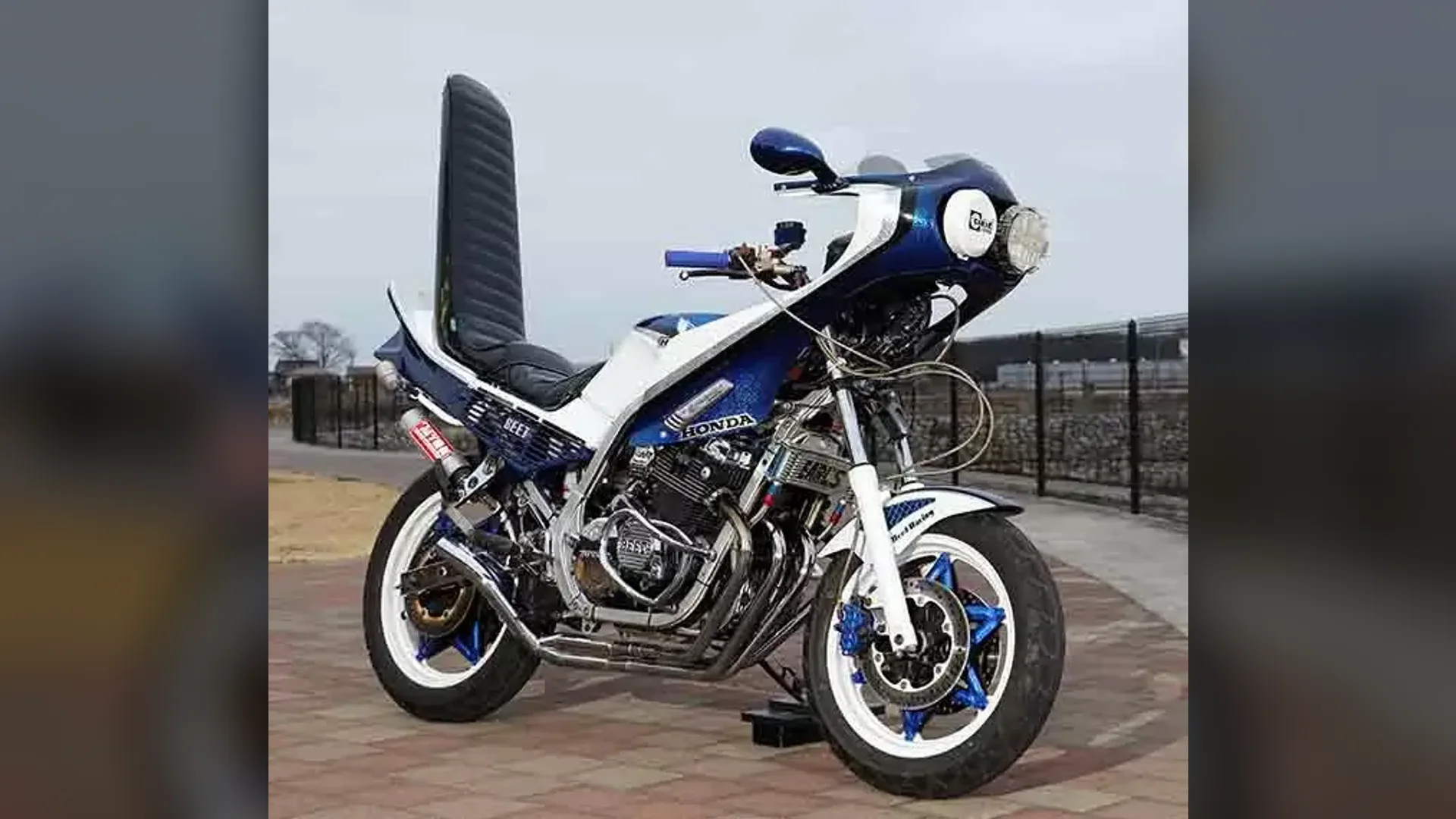 Bấm để xem toàn màn hình Honda CBR400F Straight Pipe i4 Engine Sound